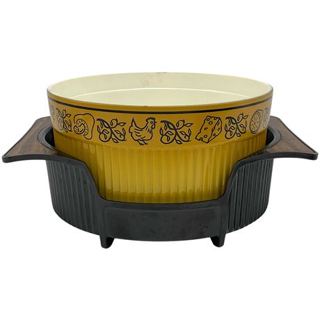 Vtg Nordic Ware "La Soufflée" Casserole Dish in Plastic Insulated Holder