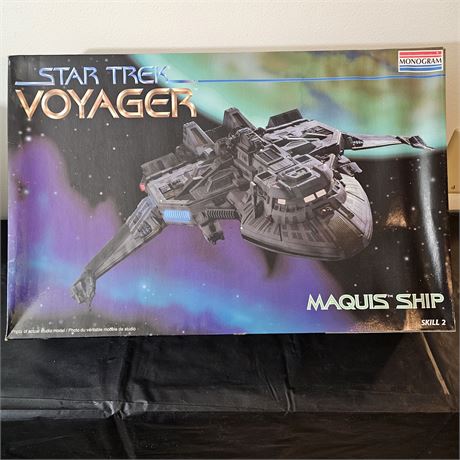 Monogram Vintage Star Trek Voyager Maquis Ship Model Kit *NOS*