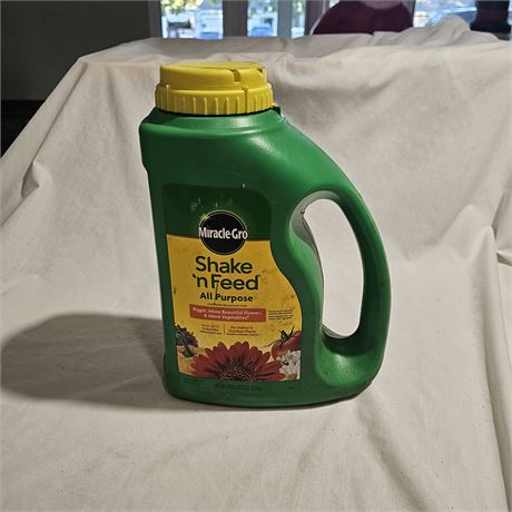Miracle Gro Shake 'n Feed All Purpose Full container