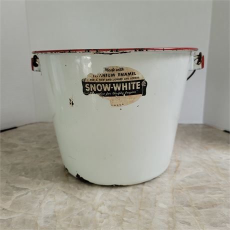 old enameled bucket