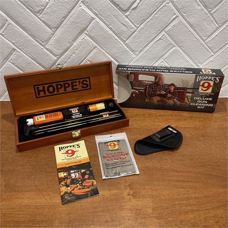 NIB Hoppe's Deluxe Gun Cleaning Kit with New Blackhawk Size 5 Gun Holster
