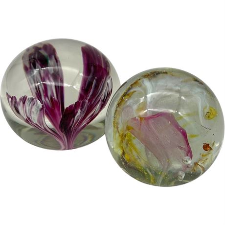 Kerry Art Glass Gold Controlled Bubbles Paperweight w/ Purple Flower Paperweight