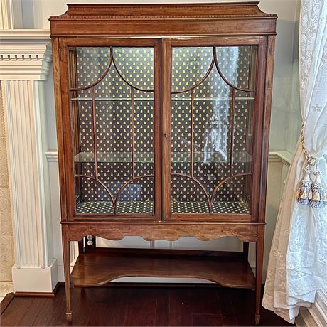 Antique Edwardian Inlaid Crossbanded Mahogany Lighted Display Cabinet with Key