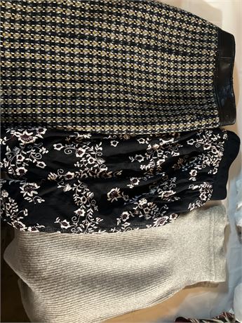 Skirts (plaid size 14) (blue floral size x-large) (grey size medium)