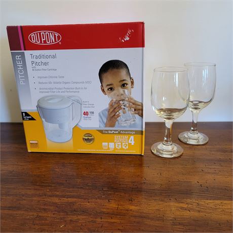 Dupont water filter pitcher with glasses