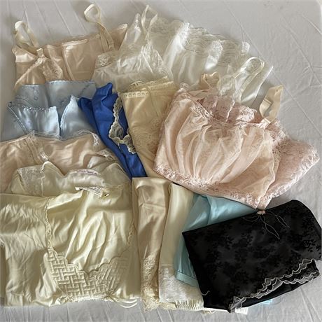 Blazing Auctions - Women's Nighties, Camis, Slips, Etc. - Many Vintage ...