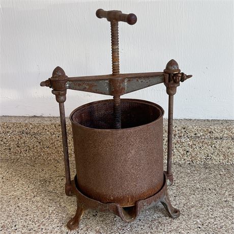 Antique Griswold Cast Iron 10 QTS No. 3 Fruit & Lard Press