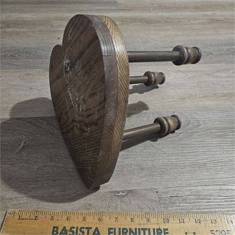 Oak  vintage heart-shaped candle holder