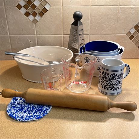 Mixed Kitchen Supplies w/ Plastic Nesting Mixing Bowls, Grater, Roller and More