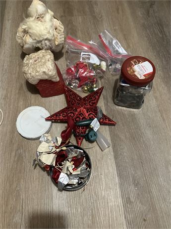 Assorted holiday decor (7 items)