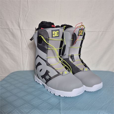 NIB Sz 11 D.C. Avaris Snowboard Boots