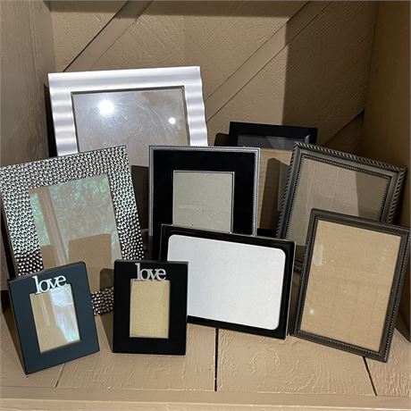 Bundle of Frames in Black and Silver