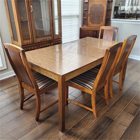 Vtg 2-Toned Dining Table w/ Leaf & (4) Upholstered Chairs