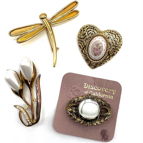 Nice Collection of Brooches of Gold Tones