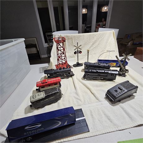 Collection of vintage model trains and accessories  Lionel No. 394 Beacon