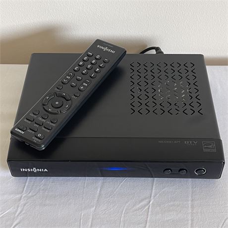 Insignia DTV Digital to Analog TV Tuner Converter Box Model NS-DXA1-AP w/ Remote