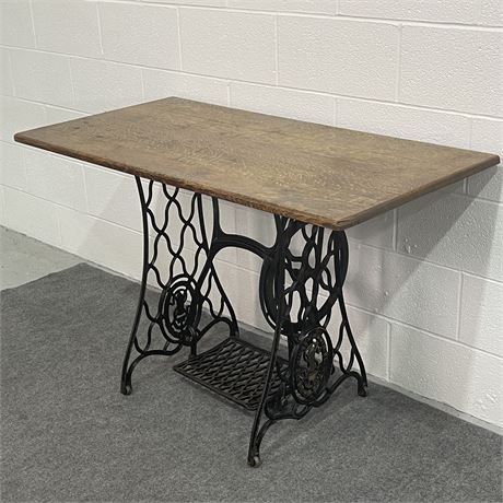 Vtg Handcrafted Accent Table with Cast Iron Sewing Machine Base & Solid Wood Top