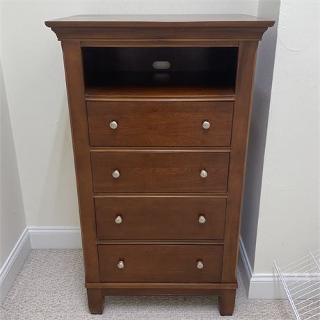 Thomasville Petite Chest of Drawers / Entertainment Stand
