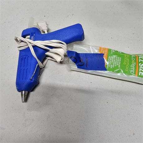 Glue Gun with glue sticks