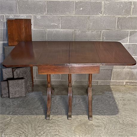 Antique Duncan Phyfe Mahogany Drop Leaf Table w/ 2 Leaves and Table Mats