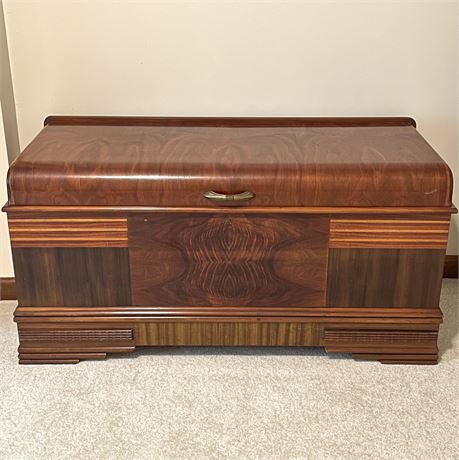 Genuine Roos Sweetheart Cedar Chest w/ Sealtite Lid