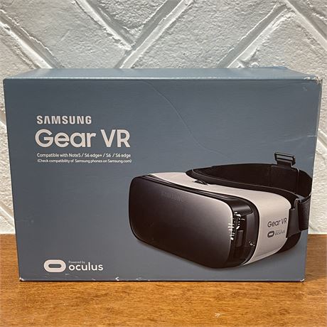 NIB Samsung Oculus Gear VR