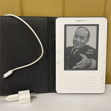 Amazon Kindle Model D00701 with Case and Charger