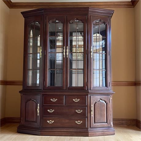 Thomasville China Hutch with Lighted Display Cabinet and Ample Storage