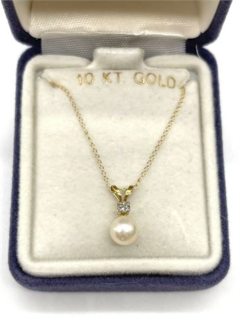 10k Gold Pearl Necklace