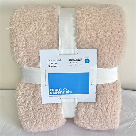 NEW Twin XL Sherpa Blanket by Room Essentials