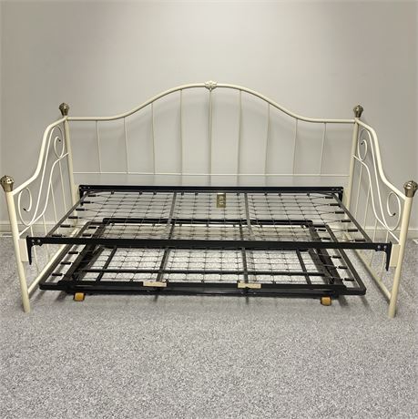 Twin Size Day Bed with Pop up Trundle