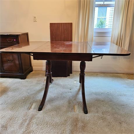 Dropleaf Diningroom Table w/ Leaf & Table Covering