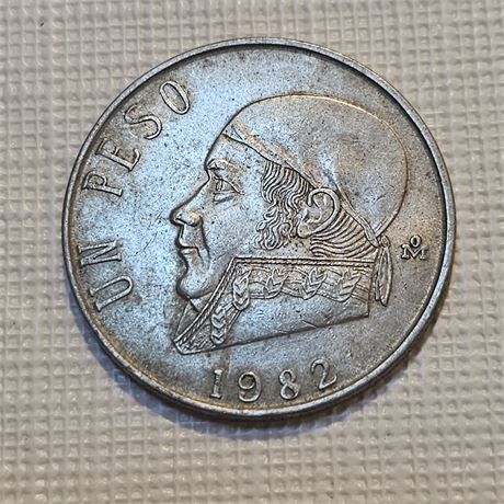 1982 Mexican 1 Peso coin.