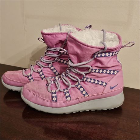 NIKE~Girls Rocherun High Sneaker Boots