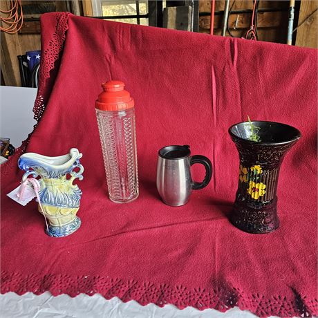 Assorted decorative items