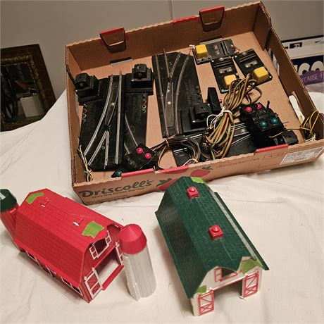 Vintage American Flyer train accessories