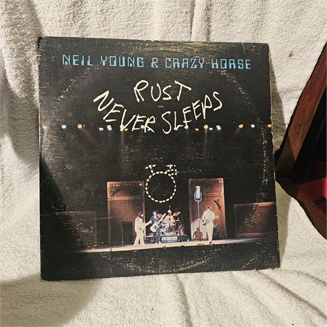 Album cover record "Rust Never Sleeps" by Neil Young & Crazy Horse.