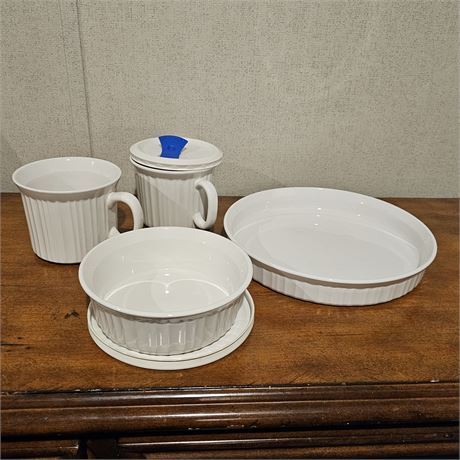 French White Corningware 4 pcs. 24 oz. w/Lid, 10" & (2) 20 oz. 1 Has a Lid
