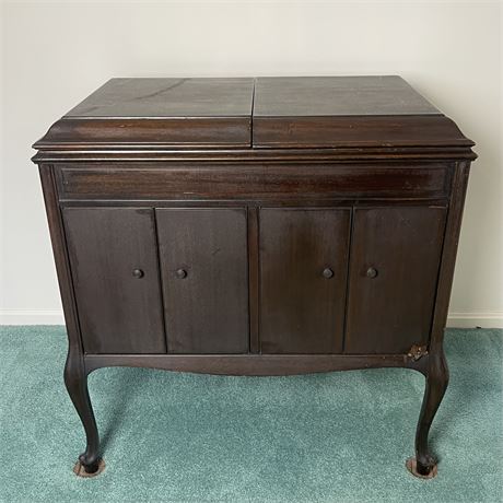 Antique Victor Victrola VV-S-215 Phonograph Victor Talking Machine Cabinet
