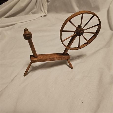 vintage tabletop spinning wheel,