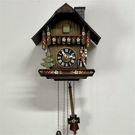 Schwartzwald Black Forest Cuckoo Clock with Chimney Sweeper