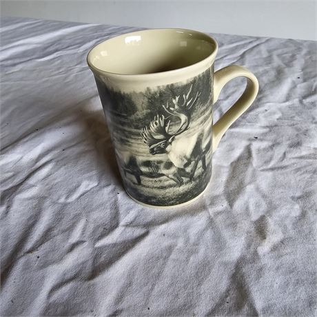 Vintage Field & Stream coffee mug featuring a wildlife scene,
