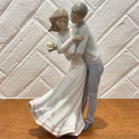 Lladro Love's Embrace Figurine 06704 with Box