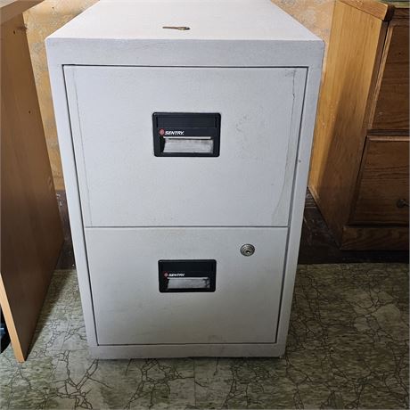 Sentry 2-Drawer File Cabinet Safe w/Key