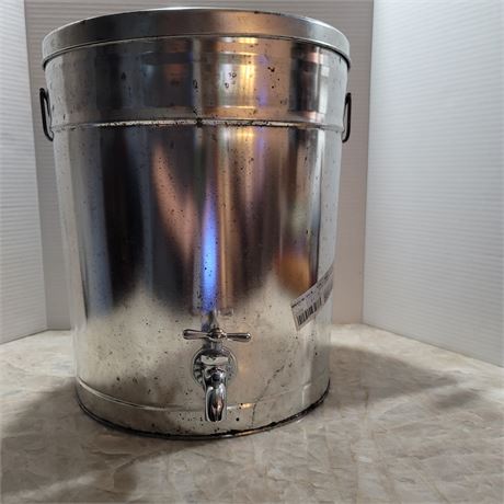 Clam bake tin with spout