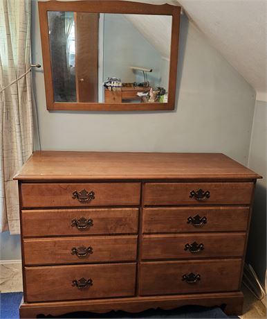 Distinctive "Fashion Manor" Furniture 6-Drawer Chest of Drawers w/Mirror