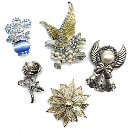 Nice Collection of Brooches of Silver and Gold Tones