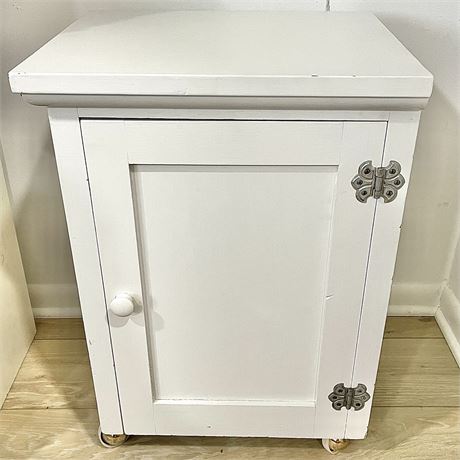 Free-Standing Rolling Cabinet with Straight Edge Side