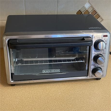 Black and Decker Toaster Oven - Model TO1356SG