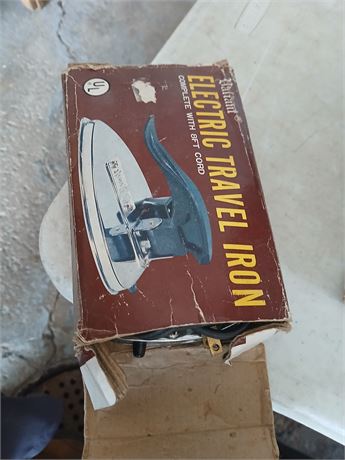 Electric travel iron